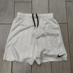 Nike pantaloncini calcio bimbo jr tg 164 / XL / 14 y