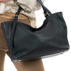 <b> MELISSA </b>  Borsa a spalla in vera pelle martellata colore nero con manici regolabili